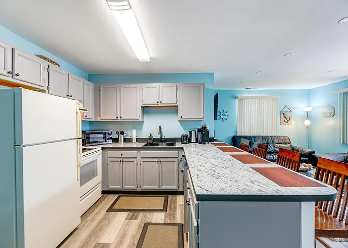 2 Blocks To Boardwalk! Ocean Family Retreat